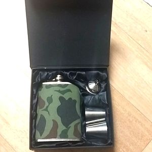 4 pc Camo Flask Set